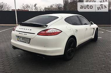 Седан Porsche Panamera 2012 в Днепре