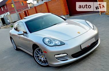 Седан Porsche Panamera 2012 в Одессе