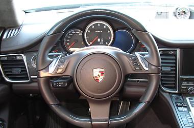 Седан Porsche Panamera 2012 в Києві