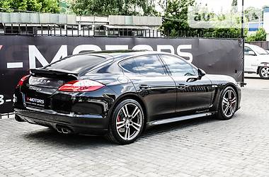 Седан Porsche Panamera 2012 в Киеве