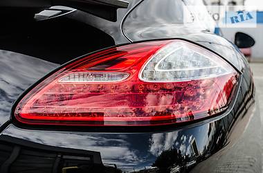 Седан Porsche Panamera 2012 в Киеве