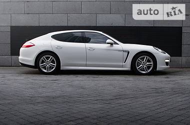 Седан Porsche Panamera 2012 в Киеве