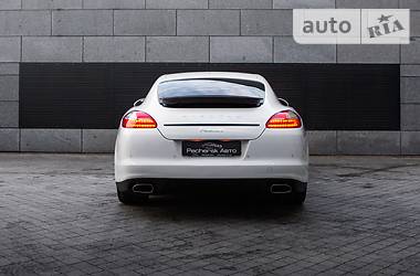 Седан Porsche Panamera 2012 в Киеве