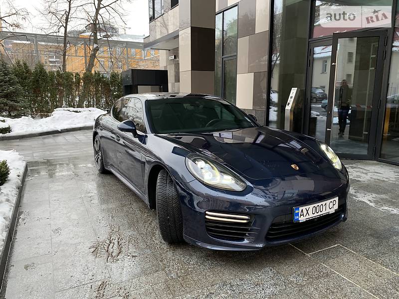 Седан Porsche Panamera 2014 в Киеве