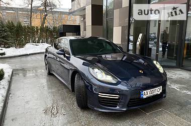 Седан Porsche Panamera 2014 в Киеве