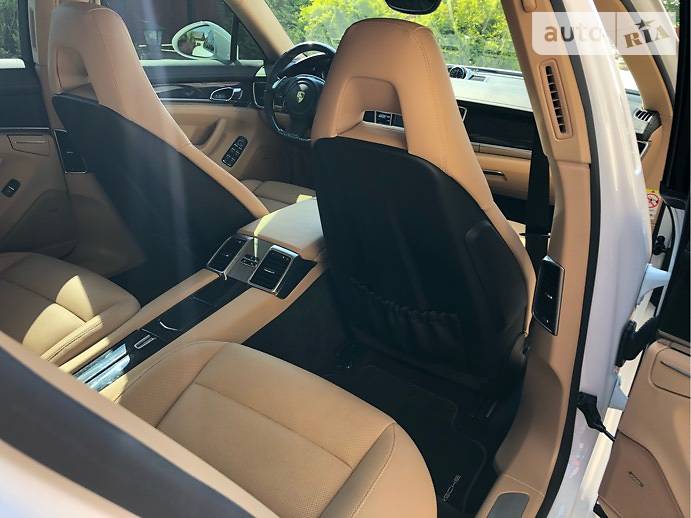 Седан Porsche Panamera 2015 в Хусте