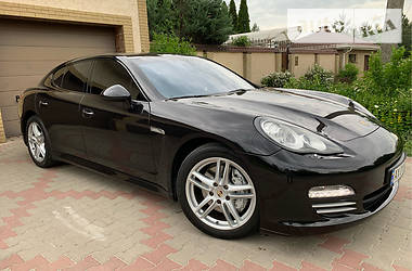 Седан Porsche Panamera 2012 в Харькове