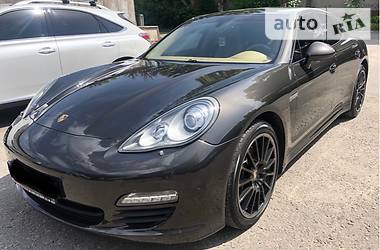 Седан Porsche Panamera 2012 в Дніпрі