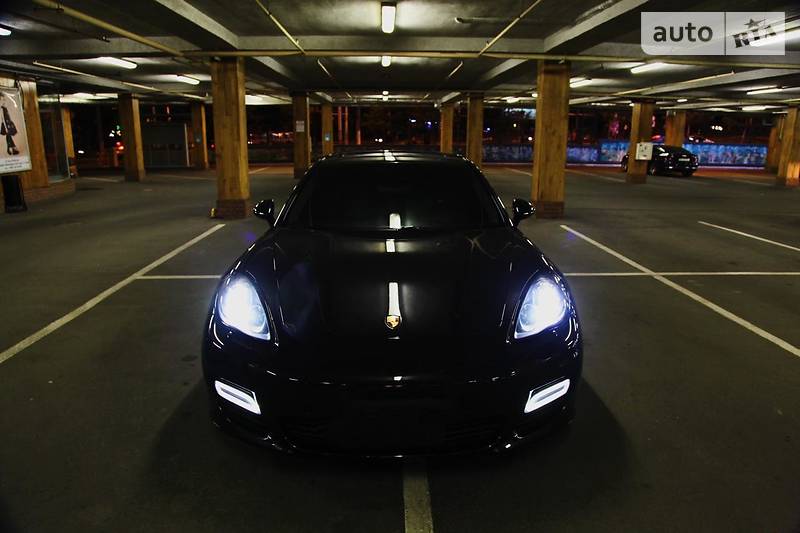 Седан Porsche Panamera 2012 в Одессе