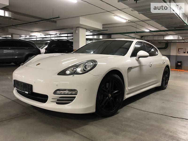 Лифтбек Porsche Panamera 2011 в Киеве