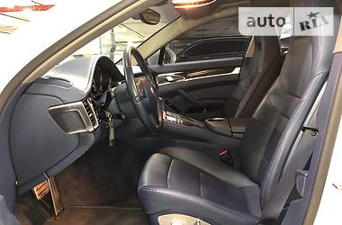 Лифтбек Porsche Panamera 2011 в Киеве