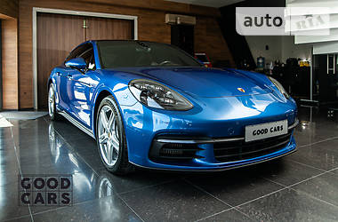 Ліфтбек Porsche Panamera 2018 в 