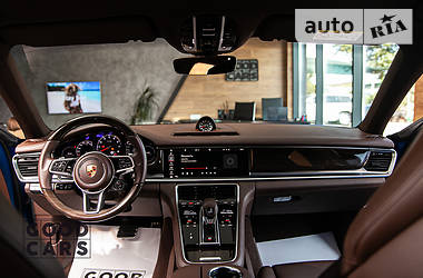 Ліфтбек Porsche Panamera 2018 в 