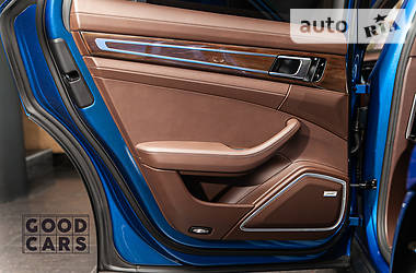Ліфтбек Porsche Panamera 2018 в 