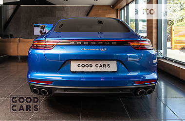 Ліфтбек Porsche Panamera 2018 в 