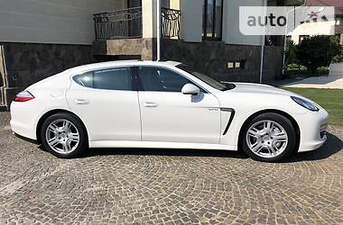 Лифтбек Porsche Panamera 2011 в Львове