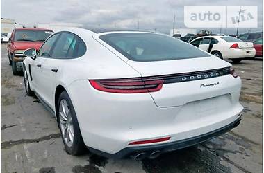 Купе Porsche Panamera 2018 в Киеве