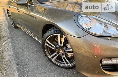 Седан Porsche Panamera 2012 в Днепре