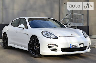 Лифтбек Porsche Panamera 2011 в Киеве