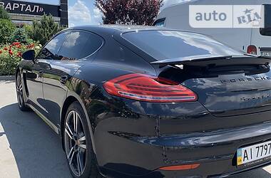 Хэтчбек Porsche Panamera 2014 в Киеве