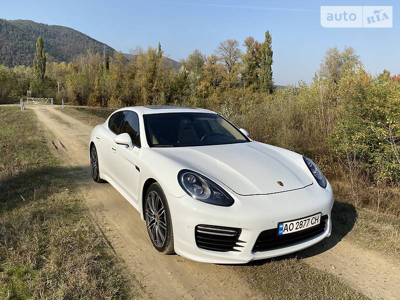 Хэтчбек Porsche Panamera 2016 в Киеве