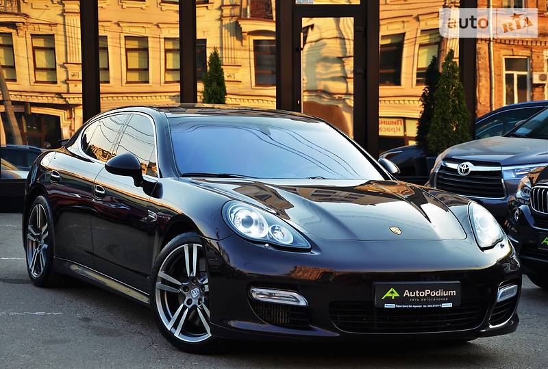 Седан Porsche Panamera 2010 в 