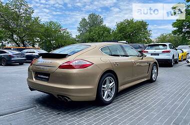 Хэтчбек Porsche Panamera 2011 в Одессе