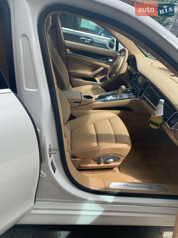 Хэтчбек Porsche Panamera 2010 в Тернополе