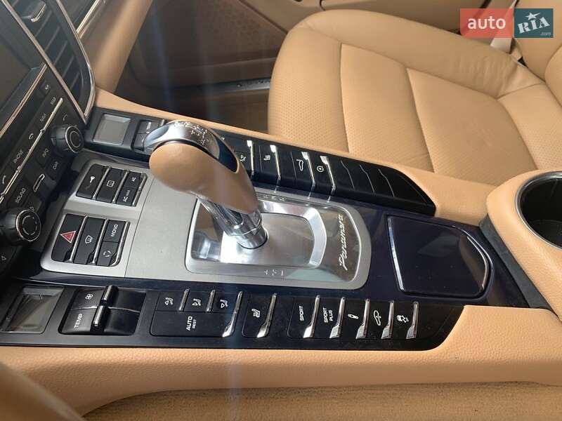 Хэтчбек Porsche Panamera 2010 в Тернополе