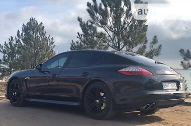 Фастбэк Porsche Panamera 2012 в Одессе