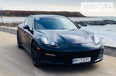 Фастбэк Porsche Panamera 2012 в Одессе