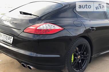 Фастбэк Porsche Panamera 2012 в Одессе