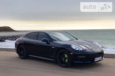 Фастбэк Porsche Panamera 2012 в Одессе