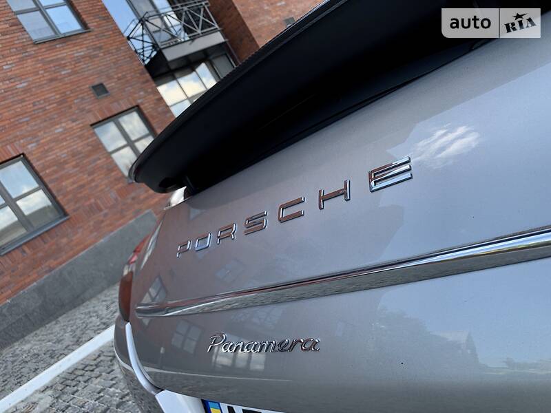 Хетчбек Porsche Panamera 2012 в Києві