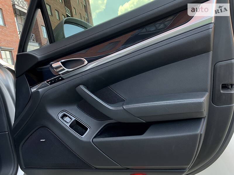 Хетчбек Porsche Panamera 2012 в Києві