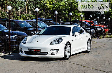 Седан Porsche Panamera 2011 в Киеве