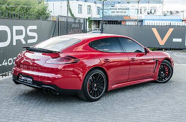 Седан Porsche Panamera 2014 в Киеве