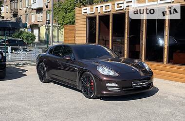 Седан Porsche Panamera 2010 в Киеве