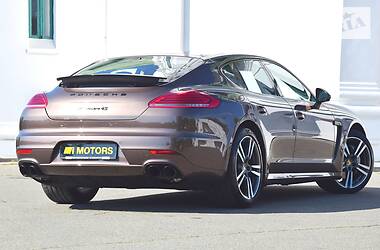 Хетчбек Porsche Panamera 2013 в 