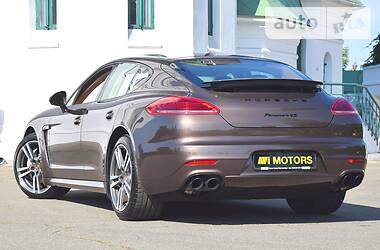 Хетчбек Porsche Panamera 2013 в 