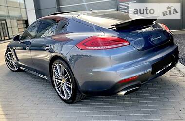 Седан Porsche Panamera 2014 в Харькове