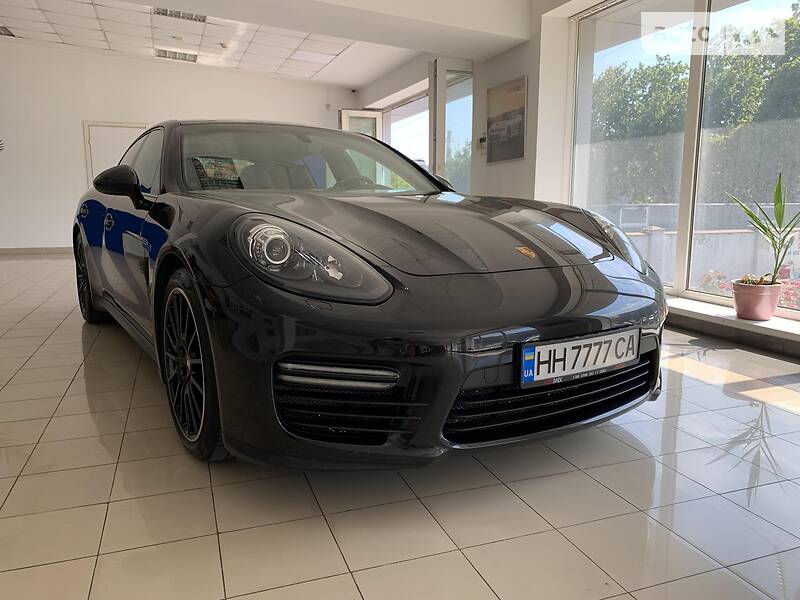 Седан Porsche Panamera 2013 в Одесі