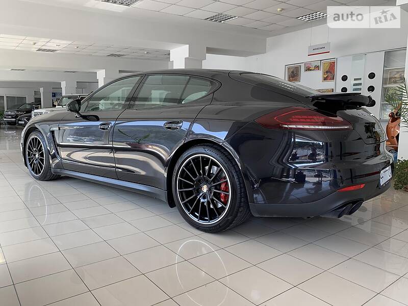 Седан Porsche Panamera 2013 в Одесі