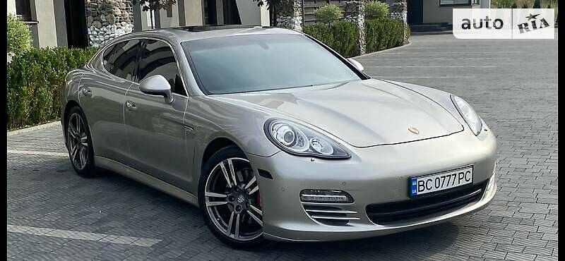 Porsche Panamera 4S TURBO