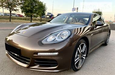 Седан Porsche Panamera 2013 в Киеве