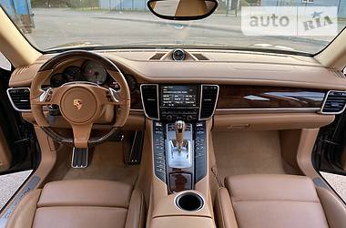 Седан Porsche Panamera 2013 в Киеве