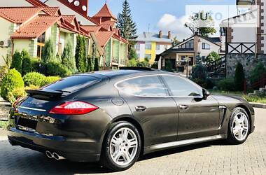 Седан Porsche Panamera 2009 в Черновцах