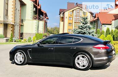 Седан Porsche Panamera 2009 в Черновцах