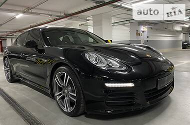 Седан Porsche Panamera 2016 в Киеве