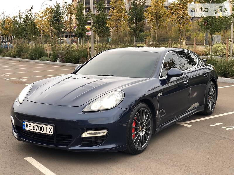 Седан Porsche Panamera 2011 в Києві